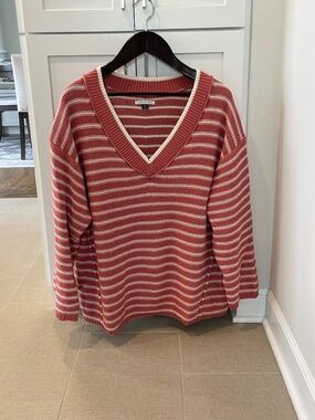 American Eagle V-Neck Sweater Size M